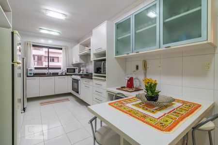 Apartamento à venda com 176m², 3 quartos e 3 vagas Apartamento à venda com 176m², 3 quartos e 3 vagasCozinha