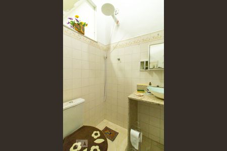Casa à venda com 200m², 6 quartos e 4 vagas Casa à venda com 200m², 6 quartos e 4 vagasQuitinete 1 - Banheiro