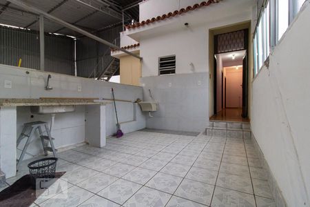 Casa à venda com 200m², 6 quartos e 4 vagas Casa à venda com 200m², 6 quartos e 4 vagas Área de Serviço do Terraço