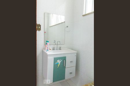Casa à venda com 200m², 6 quartos e 4 vagas Casa à venda com 200m², 6 quartos e 4 vagasCasa Principal - Detalhe do Banheiro da Suíte 2
