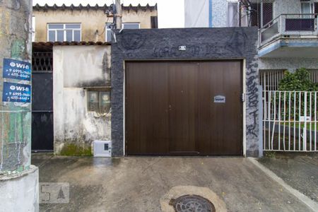 Casa à venda com 200m², 6 quartos e 4 vagas Casa à venda com 200m², 6 quartos e 4 vagasFachada