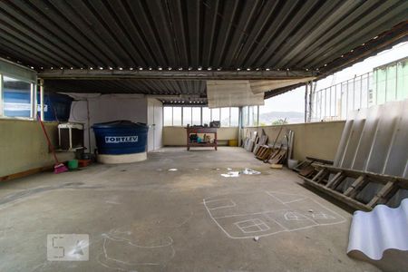 Casa à venda com 200m², 6 quartos e 4 vagas Casa à venda com 200m², 6 quartos e 4 vagasTerraço