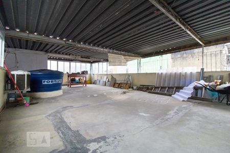 Casa à venda com 200m², 6 quartos e 4 vagas Casa à venda com 200m², 6 quartos e 4 vagasTerraço