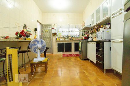 Casa à venda com 200m², 6 quartos e 4 vagas Casa à venda com 200m², 6 quartos e 4 vagasQuitinete 2 - Cozinha