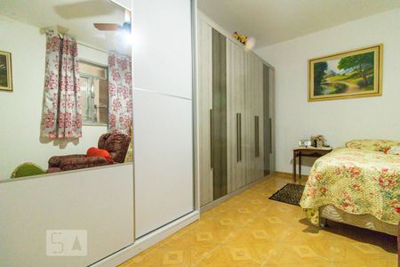 Casa à venda com 200m², 6 quartos e 4 vagas Casa à venda com 200m², 6 quartos e 4 vagasQuitinete 2 - Quarto e Sala