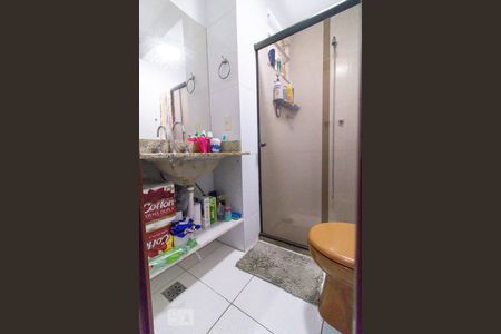 Casa à venda com 200m², 6 quartos e 4 vagas Casa à venda com 200m², 6 quartos e 4 vagasCasa Principal - Banheiro da Suíte 1