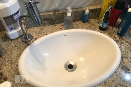 Casa à venda com 150m², 3 quartos e 2 vagas Casa à venda com 150m², 3 quartos e 2 vagasSuíte