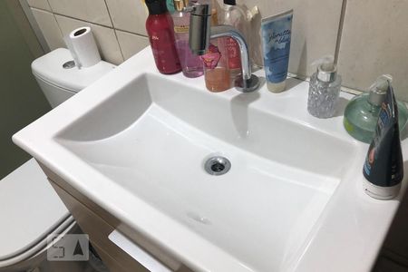 Casa à venda com 150m², 3 quartos e 2 vagas Casa à venda com 150m², 3 quartos e 2 vagasBanheiro Social 2