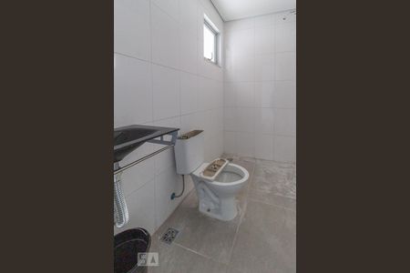 Banheiro de kitnet/studio para alugar com 1 quarto, 20m² em Vila Indiana, São Paulo