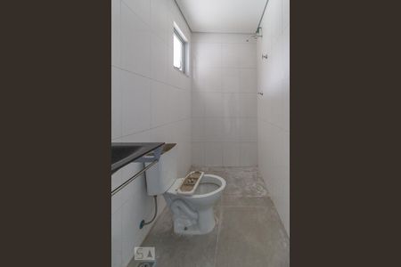 Banheiro de kitnet/studio para alugar com 1 quarto, 20m² em Vila Indiana, São Paulo