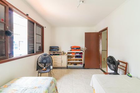 Casa à venda com 280m², 3 quartos e 6 vagas Casa à venda com 280m², 3 quartos e 6 vagasQuarto 1