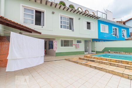 Casa à venda com 280m², 3 quartos e 6 vagas Casa à venda com 280m², 3 quartos e 6 vagasPiscina