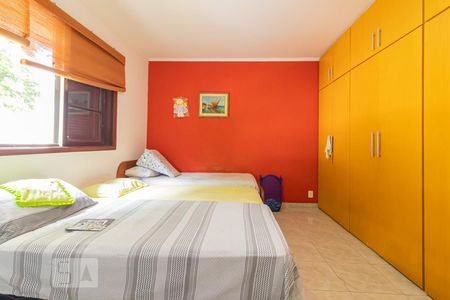 Casa à venda com 280m², 3 quartos e 6 vagas Casa à venda com 280m², 3 quartos e 6 vagasSuite