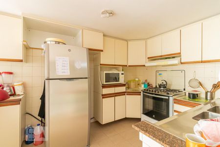 Casa à venda com 280m², 3 quartos e 6 vagas Casa à venda com 280m², 3 quartos e 6 vagasCozinha