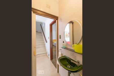 Casa à venda com 280m², 3 quartos e 6 vagas Casa à venda com 280m², 3 quartos e 6 vagasLavabo