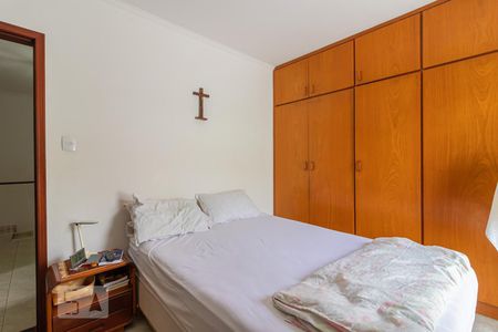 Casa à venda com 280m², 3 quartos e 6 vagas Casa à venda com 280m², 3 quartos e 6 vagasQuarto 2