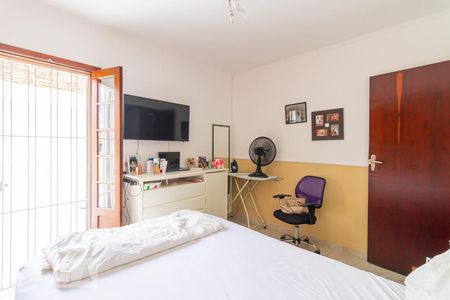 Casa à venda com 280m², 3 quartos e 6 vagas Casa à venda com 280m², 3 quartos e 6 vagasQuarto 2