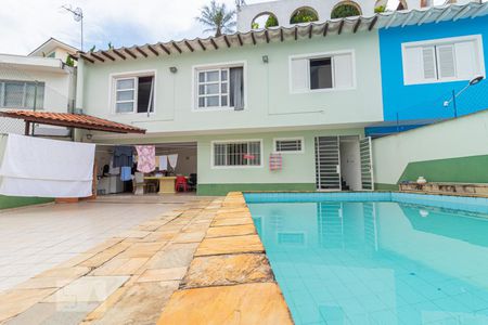 Casa à venda com 280m², 3 quartos e 6 vagas Casa à venda com 280m², 3 quartos e 6 vagasPiscina
