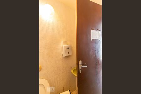 Casa à venda com 280m², 3 quartos e 6 vagas Casa à venda com 280m², 3 quartos e 6 vagasBanheiro de Serviço