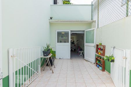 Casa à venda com 280m², 3 quartos e 6 vagas Casa à venda com 280m², 3 quartos e 6 vagasCorredor para Garagem