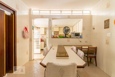 Casa à venda com 280m², 3 quartos e 6 vagas Casa à venda com 280m², 3 quartos e 6 vagasCozinha