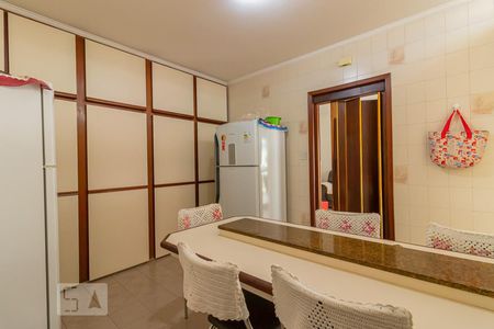 Casa à venda com 280m², 3 quartos e 6 vagas Casa à venda com 280m², 3 quartos e 6 vagasCozinha