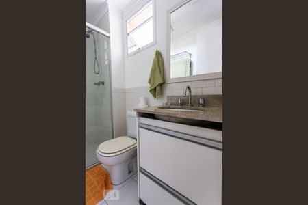 Apartamento à venda com 121m², 2 quartos e 2 vagas Apartamento à venda com 121m², 2 quartos e 2 vagasBanheiro da Suite 2