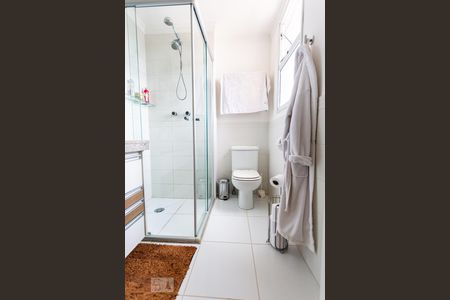 Apartamento à venda com 121m², 2 quartos e 2 vagas Apartamento à venda com 121m², 2 quartos e 2 vagasBanheiro da Suite 1