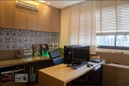 Apartamento à venda com 400m², 4 quartos e 6 vagasEscritório 1