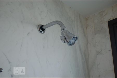 Apartamento à venda com 400m², 4 quartos e 6 vagasChuveiro