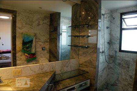 Apartamento à venda com 400m², 4 quartos e 6 vagasBanheiro da Suíte 3