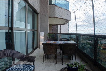 Apartamento à venda com 400m², 4 quartos e 6 vagasVaranda