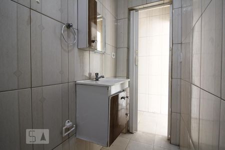 Banheiro de casa para alugar com 1 quarto, 68m² em Vila das Mercês, São Paulo