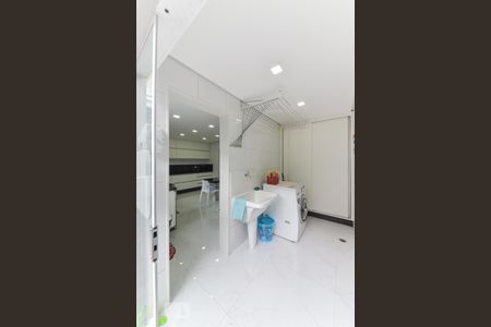 Casa à venda com 280m², 3 quartos e 3 vagas Casa à venda com 280m², 3 quartos e 3 vagasLavanderia