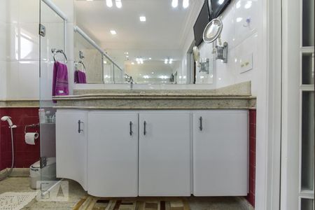 Casa à venda com 280m², 3 quartos e 3 vagas Casa à venda com 280m², 3 quartos e 3 vagasBanheiro Suíte 2