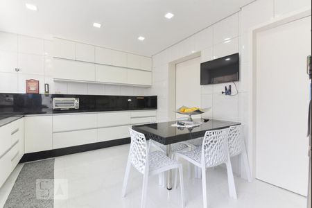 Casa à venda com 280m², 3 quartos e 3 vagas Casa à venda com 280m², 3 quartos e 3 vagasCozinha