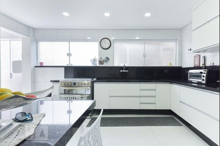 Casa à venda com 280m², 3 quartos e 3 vagas Casa à venda com 280m², 3 quartos e 3 vagasCozinha