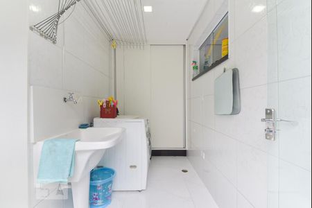 Casa à venda com 280m², 3 quartos e 3 vagas Casa à venda com 280m², 3 quartos e 3 vagasLavanderia