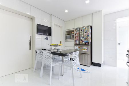 Casa à venda com 280m², 3 quartos e 3 vagas Casa à venda com 280m², 3 quartos e 3 vagasCozinha