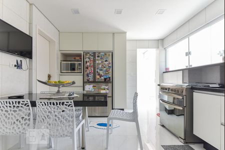 Casa à venda com 280m², 3 quartos e 3 vagas Casa à venda com 280m², 3 quartos e 3 vagasCozinha