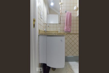 Casa à venda com 280m², 3 quartos e 3 vagas Casa à venda com 280m², 3 quartos e 3 vagasLavabo