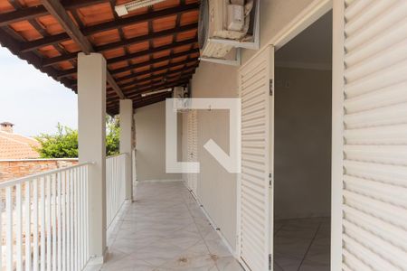 Casa à venda com 170m², 3 quartos e 5 vagas Casa à venda com 170m², 3 quartos e 5 vagasVaranda do Quarto 2 e Suíte