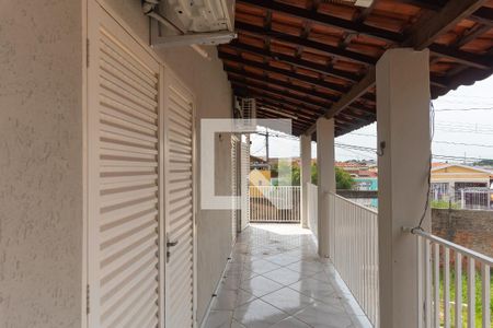 Casa à venda com 170m², 3 quartos e 5 vagas Casa à venda com 170m², 3 quartos e 5 vagasVaranda do Quarto 2 e Suíte