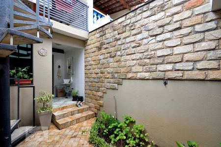 Casa à venda com 110m², 2 quartos e 1 vaga Casa à venda com 110m², 2 quartos e 1 vagaQuintal