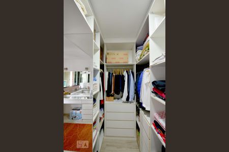 Casa à venda com 110m², 2 quartos e 1 vaga Casa à venda com 110m², 2 quartos e 1 vagaCloset Quarto 2