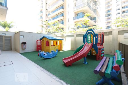 Apartamento à venda com 172m², 3 quartos e 2 vagasÁrea comum - Piscina