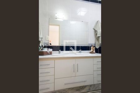 Casa à venda com 200m², 3 quartos e 4 vagas Casa à venda com 200m², 3 quartos e 4 vagasBanheiro quarto 1