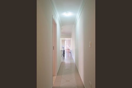 Casa à venda com 200m², 3 quartos e 4 vagas Casa à venda com 200m², 3 quartos e 4 vagasCorredor