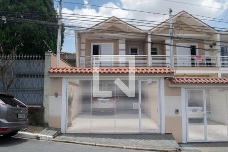 Casa à venda com 200m², 3 quartos e 4 vagas Casa à venda com 200m², 3 quartos e 4 vagasFachada