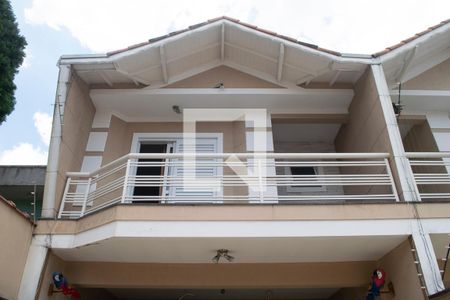 Casa à venda com 200m², 3 quartos e 4 vagas Casa à venda com 200m², 3 quartos e 4 vagasFachada